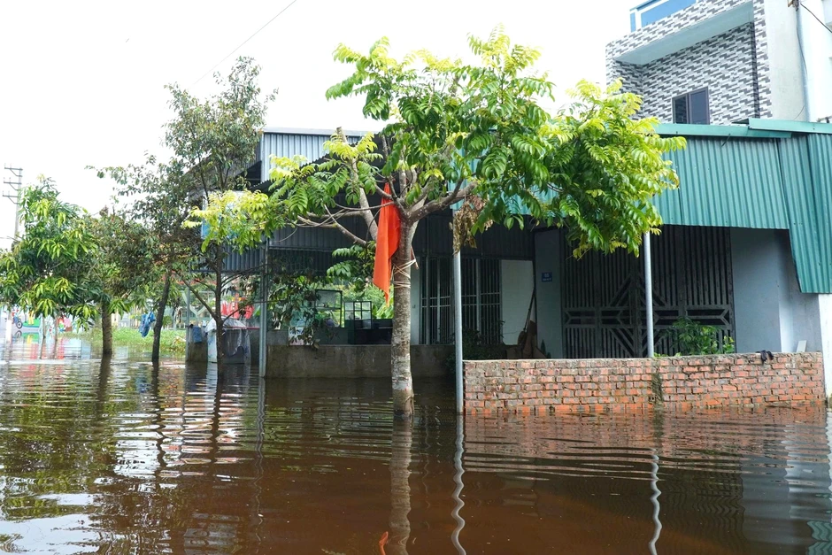 Trường ngập nước, gần 2.000 học sinh ở Thanh Hóa vẫn chưa thể đến lớp