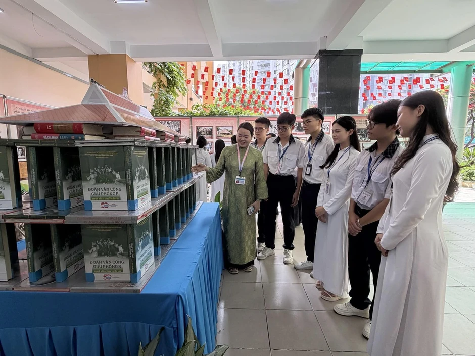 Trường phổ thông mang tên người thanh niên yêu nước Nguyễn Tất Thành kỷ niệm sinh nhật Bác Trường phổ thông mang tên người thanh niên yêu nước Nguyễn Tất Thành kỷ niệm sinh nhật Bác