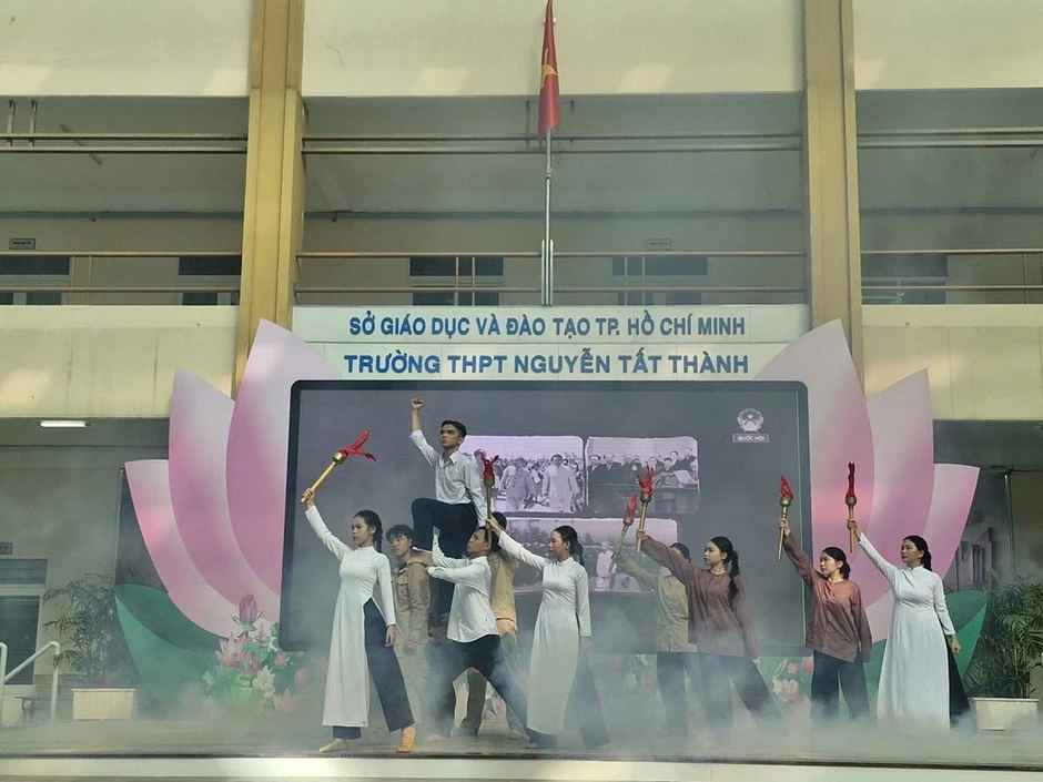 Trường phổ thông mang tên người thanh niên yêu nước Nguyễn Tất Thành kỷ niệm sinh nhật Bác Trường phổ thông mang tên người thanh niên yêu nước Nguyễn Tất Thành kỷ niệm sinh nhật Bác