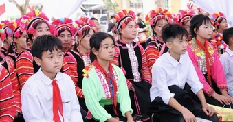 Trường phổ thông nội trú có thể tuyển sinh học sinh nước láng giềng theo nhiệm vụ