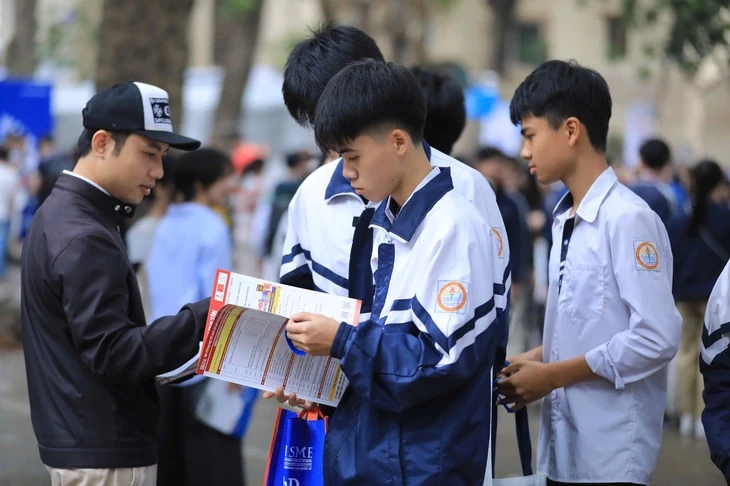 Trường quân đội, công an năm nay tuyển sinh thế nào? Học lực trung bình có thể học trí tuệ nhân tạo? Trường quân đội, công an năm nay tuyển sinh thế nào? Học lực trung bình có thể học trí tuệ nhân tạo?