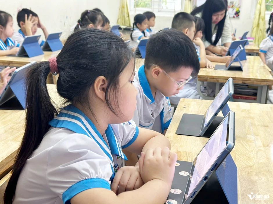 Trường tiểu học tổ chức ‘lớp học thông minh', thu hơn 10 triệu đồng/phụ huynh Trường tiểu học tổ chức ‘lớp học thông minh', thu hơn 10 triệu đồng/phụ huynh