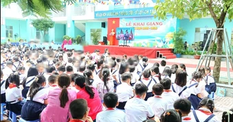 Trường 'tổ chức diễn xiếc trong giờ chính khóa, đóng 60.000 đồng/vé': Hiệu trưởng nói gì?