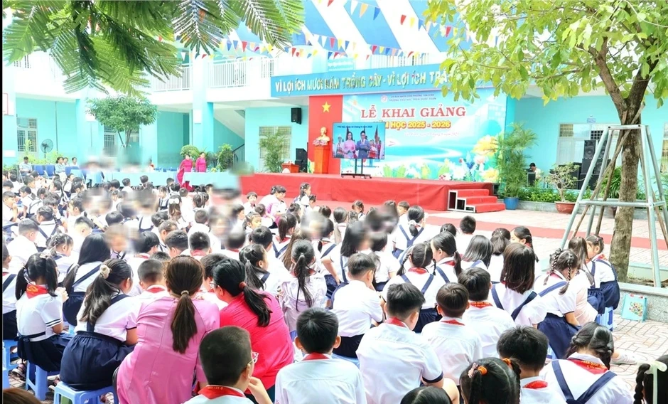 Trường 'tổ chức diễn xiếc trong giờ chính khóa, đóng 60.000 đồng/vé': Hiệu trưởng nói gì? Trường 'tổ chức diễn xiếc trong giờ chính khóa, đóng 60.000 đồng/vé': Hiệu trưởng nói gì?