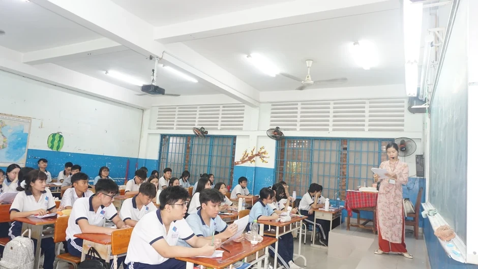 Trường tổ chức lại bữa ăn bán trú: Phụ huynh vẫn đón con về vì không yên tâm