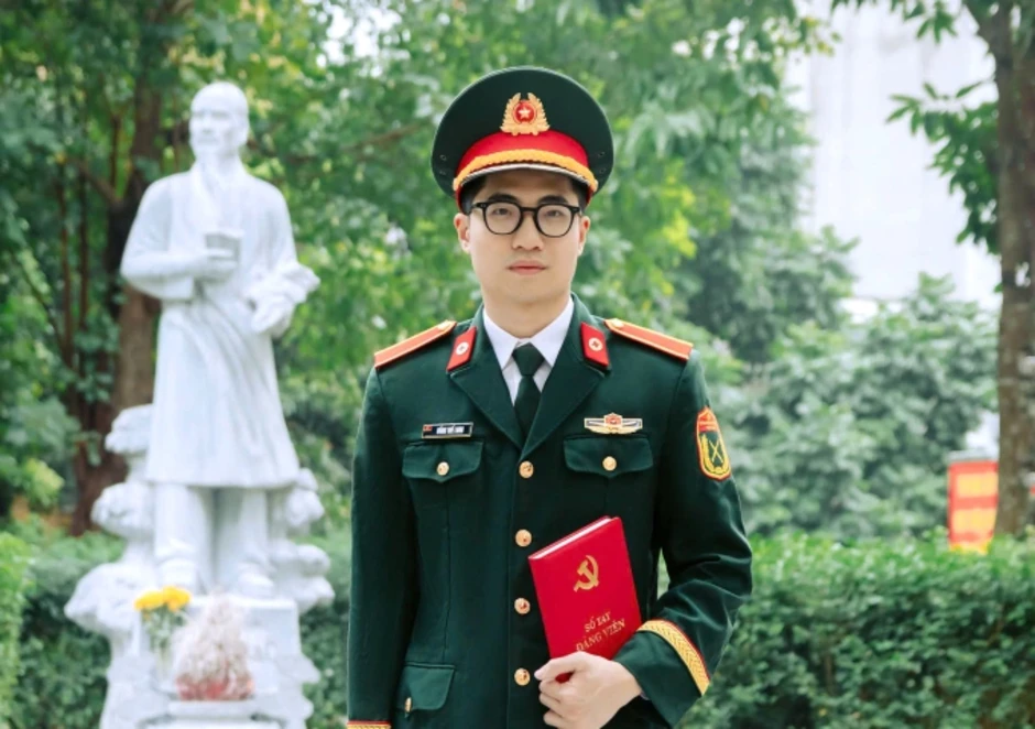 Từ cậu học trò 'ham vui' đến học viên Quân y được Bộ Quốc phòng vinh danh Từ cậu học trò 'ham vui' đến học viên Quân y được Bộ Quốc phòng vinh danh