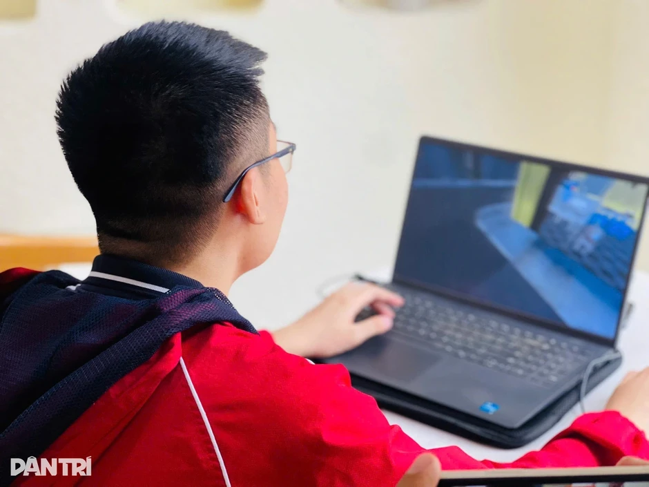 Từ chiếc máy tính cũ, nam sinh Bách khoa thắng lớn với “Tiệm phở anh Hai” Từ chiếc máy tính cũ, nam sinh Bách khoa thắng lớn với “Tiệm phở anh Hai”