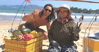 Từ cô bán hoa quả ở Nha Trang: Bài học tiếng Anh bằng “trái tim”