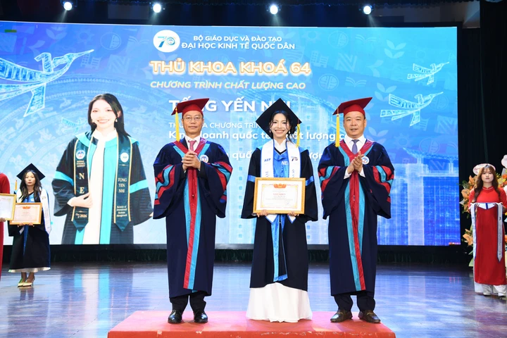 Từ cô bé mê đọc sách đến nữ thủ khoa ngành GPA 4.0 tại Đại học Kinh tế Quốc dân Từ cô bé mê đọc sách đến nữ thủ khoa ngành GPA 4.0 tại Đại học Kinh tế Quốc dân