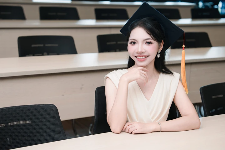 Từ cô bé mê đọc sách đến nữ thủ khoa ngành GPA 4.0 tại Đại học Kinh tế Quốc dân Từ cô bé mê đọc sách đến nữ thủ khoa ngành GPA 4.0 tại Đại học Kinh tế Quốc dân