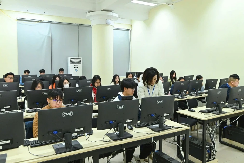 Từ năm 2027 thi tốt nghiệp trên máy: Lộ trình đã có, nhưng hạ tầng có theo kịp? Từ năm 2027 thi tốt nghiệp trên máy: Lộ trình đã có, nhưng hạ tầng có theo kịp?