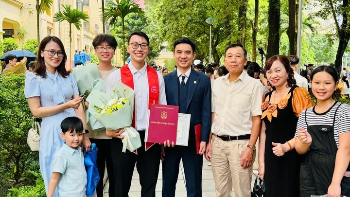 Từ nam sinh ‘vừa đủ điểm’ đến thủ khoa Răng Hàm Mặt, giành học bổng tiến sĩ Nhật Từ nam sinh ‘vừa đủ điểm’ đến thủ khoa Răng Hàm Mặt, giành học bổng tiến sĩ Nhật