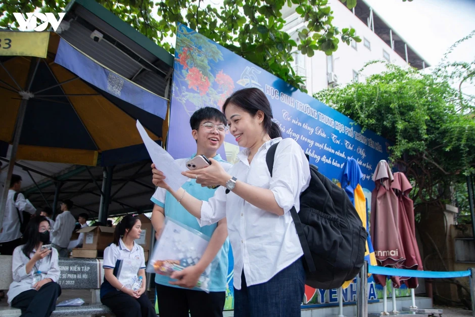 Từ ngày mai, học sinh Hà Nội bắt đầu nhập học lớp 10, cần lưu ý gì? Từ ngày mai, học sinh Hà Nội bắt đầu nhập học lớp 10, cần lưu ý gì?