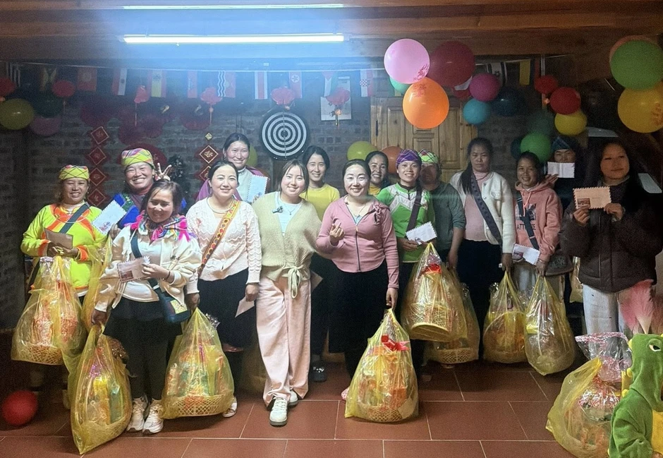 Từ số 0 về ngoại ngữ, cô gái Sa Pa 'đổi đời' nhờ tiếng Anh Từ số 0 về ngoại ngữ, cô gái Sa Pa 'đổi đời' nhờ tiếng Anh