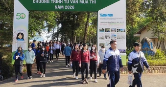 Tư vấn mùa thi ở 'điểm hẹn' quen thuộc suốt 2 thập niên