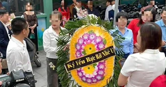 Từ vòng hoa đến trang phục phản cảm: Chấn chỉnh liên hoan, kỷ yếu cuối cấp