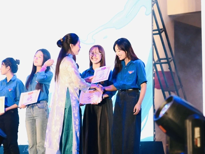 Từng bị gia đình lo vì chọn ngành 'lạ', nữ sinh 2K4 chứng minh sau 4 năm Từng bị gia đình lo vì chọn ngành 'lạ', nữ sinh 2K4 chứng minh sau 4 năm