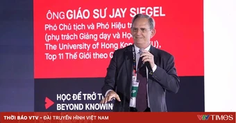 Từng là sinh viên điểm thấp, Giáo sư trường Top 1 châu Á nhắn nhủ gì tới tuổi 18?