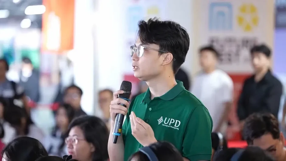 Từng là sinh viên điểm thấp, Giáo sư trường Top 1 châu Á nhắn nhủ gì tới tuổi 18?