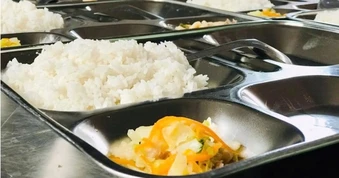 Tuồn thịt bẩn vào trường và sự khác biệt bữa ăn học đường ở Úc