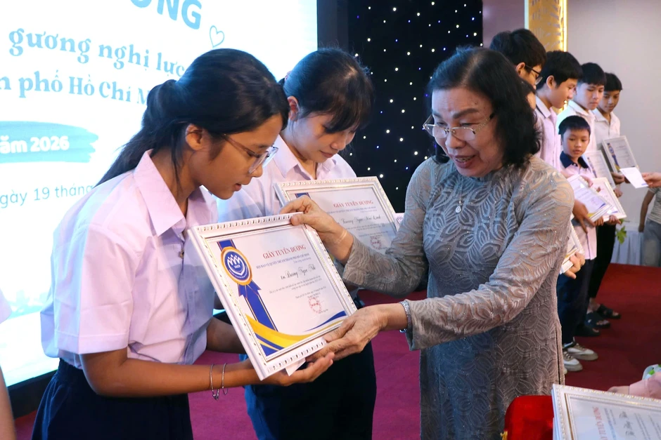 Tuyên dương 149 học sinh nghị lực, vượt khó học giỏi