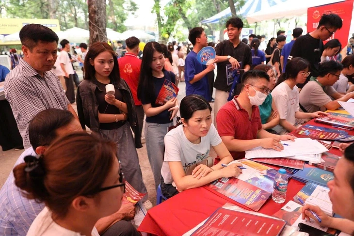 Tuyển sinh 2026 nhiều đổi mới, 600 gian tư vấn giải đáp 'nóng' ngày 8-3 Tuyển sinh 2026 nhiều đổi mới, 600 gian tư vấn giải đáp 'nóng' ngày 8-3