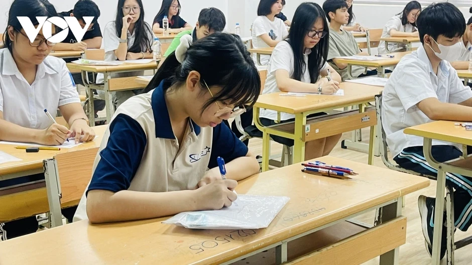 Tuyển sinh chuyển cấp: Áp lực cạnh tranh vẫn chưa hạ nhiệt Tuyển sinh chuyển cấp: Áp lực cạnh tranh vẫn chưa hạ nhiệt