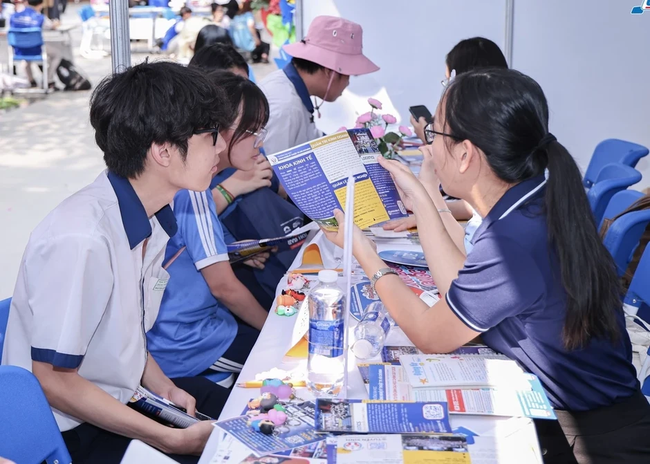 Tuyển sinh đại học năm 2026: Siết chuẩn đầu vào, nhiều trường đổi cách xét tuyển Tuyển sinh đại học năm 2026: Siết chuẩn đầu vào, nhiều trường đổi cách xét tuyển
