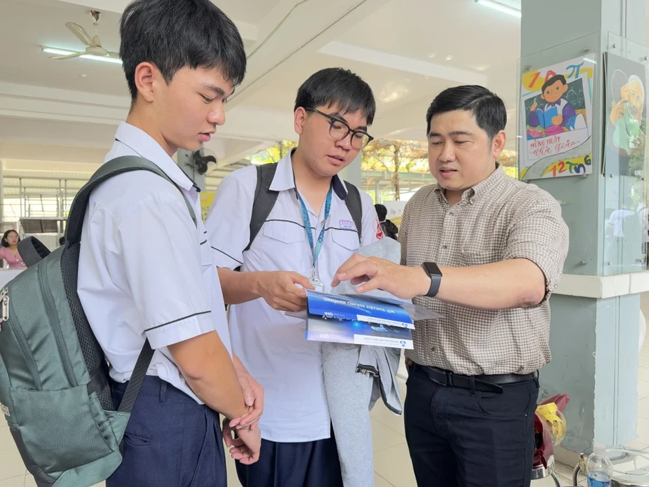 Tuyển sinh đại học năm 2026: Siết chuẩn đầu vào, nhiều trường đổi cách xét tuyển Tuyển sinh đại học năm 2026: Siết chuẩn đầu vào, nhiều trường đổi cách xét tuyển