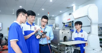 Tuyển sinh Đại học năm 2026: Thu hút người giỏi học nhóm ngành kỹ thuật - công nghệ chiến lược