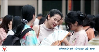 Tỷ lệ chọi "khủng" vào lớp 10: Hà Nội bao giờ hết căng thẳng?