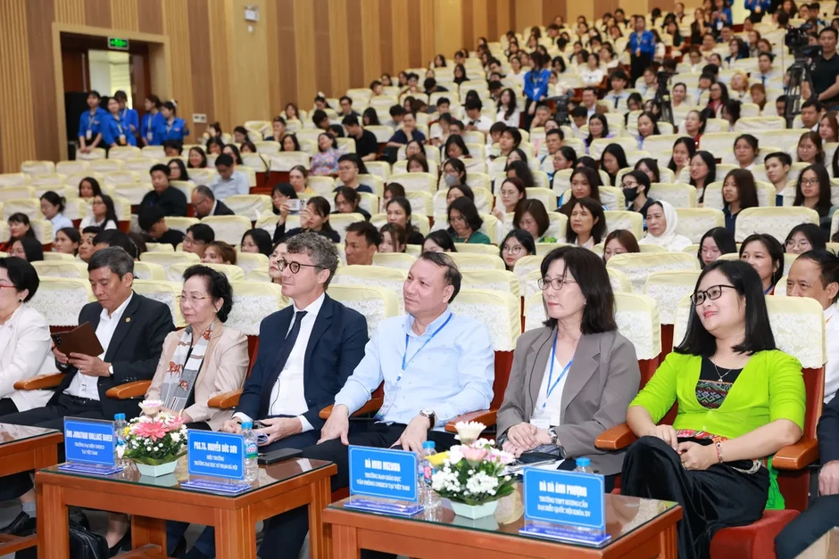 UNESCO thúc đẩy giáo dục STEAM, mở rộng cơ hội cho nữ sinh Việt UNESCO thúc đẩy giáo dục STEAM, mở rộng cơ hội cho nữ sinh Việt