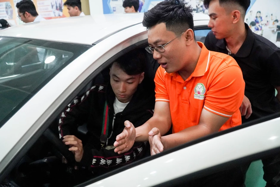 Vào xưởng thực hành trải nghiệm, học sinh tự tin "chốt" luôn nguyện vọng Vào xưởng thực hành trải nghiệm, học sinh tự tin "chốt" luôn nguyện vọng