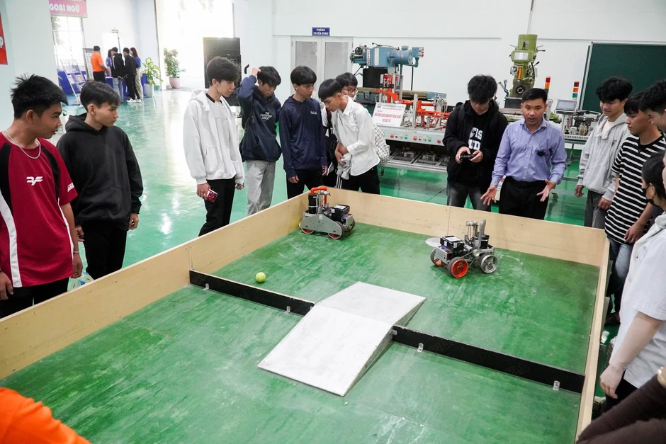 Vào xưởng thực hành trải nghiệm, học sinh tự tin "chốt" luôn nguyện vọng Vào xưởng thực hành trải nghiệm, học sinh tự tin "chốt" luôn nguyện vọng