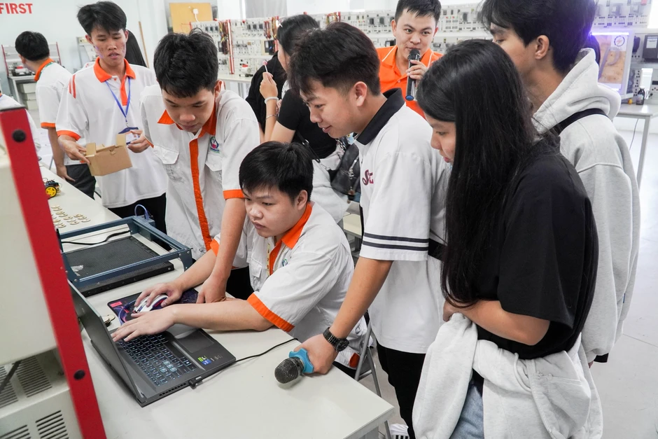 Vào xưởng thực hành trải nghiệm, học sinh tự tin "chốt" luôn nguyện vọng Vào xưởng thực hành trải nghiệm, học sinh tự tin "chốt" luôn nguyện vọng