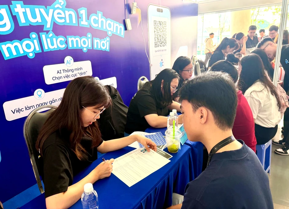 Vì sao AI bùng nổ, doanh nghiệp vẫn tuyển dụng ngày càng nhiều? Vì sao AI bùng nổ, doanh nghiệp vẫn tuyển dụng ngày càng nhiều?