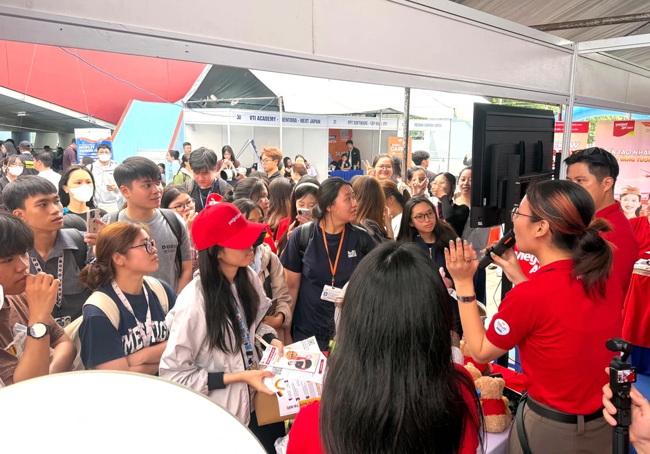 Vì sao AI bùng nổ, doanh nghiệp vẫn tuyển dụng ngày càng nhiều? Vì sao AI bùng nổ, doanh nghiệp vẫn tuyển dụng ngày càng nhiều?