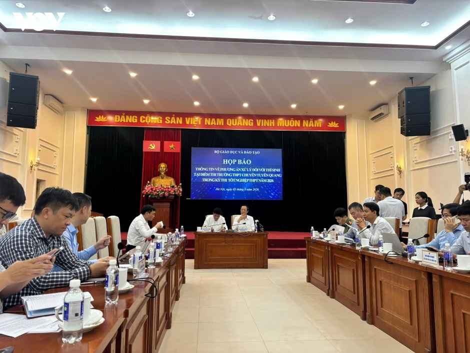 Vì sao Bộ GD-ĐT cho 328 thí sinh tại trường THPT Chuyên Tuyên Quang thi lại? Vì sao Bộ GD-ĐT cho 328 thí sinh tại trường THPT Chuyên Tuyên Quang thi lại?