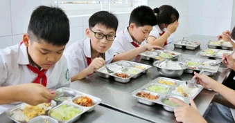 Vì sao Hà Nội đề xuất tăng mức trần tiền ăn bán trú lên 50.000 đồng?