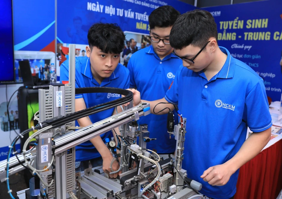 Vì sao sinh viên năm 2 đã được doanh nghiệp trả lương 30 triệu đồng/tháng? Vì sao sinh viên năm 2 đã được doanh nghiệp trả lương 30 triệu đồng/tháng?