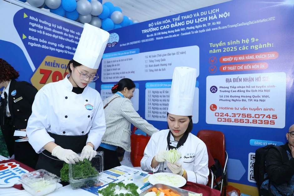 Vì sao sinh viên năm 2 đã được doanh nghiệp trả lương 30 triệu đồng/tháng? Vì sao sinh viên năm 2 đã được doanh nghiệp trả lương 30 triệu đồng/tháng?
