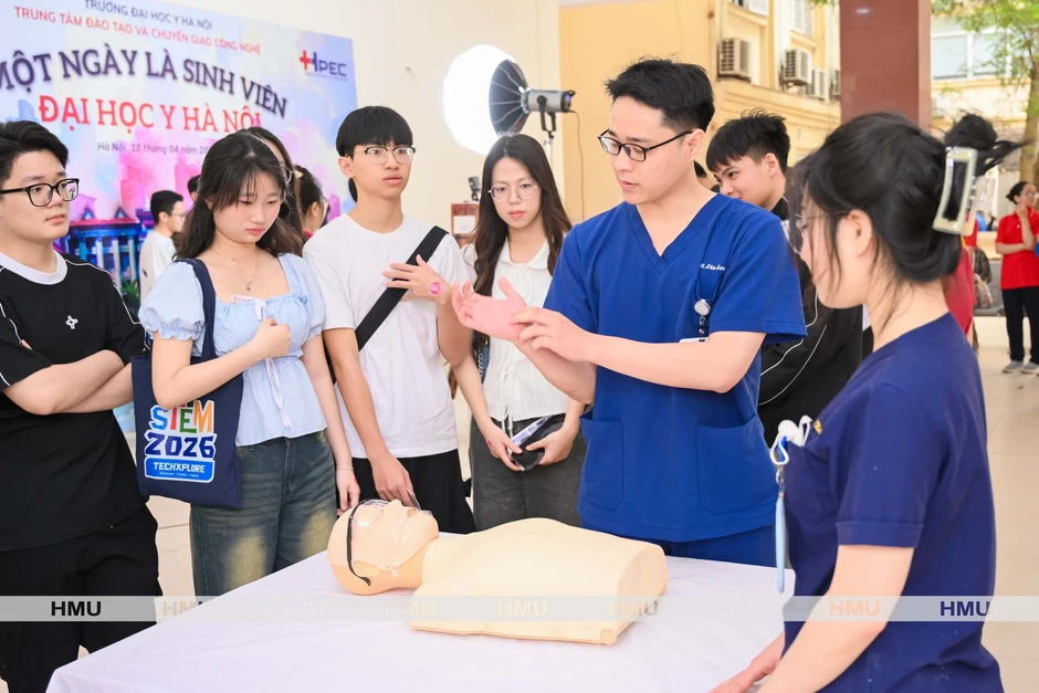 Vì sao Trường ĐH Y Hà Nội bỏ xét tổ hợp C00 cho ngành tâm lý học? Vì sao Trường ĐH Y Hà Nội bỏ xét tổ hợp C00 cho ngành tâm lý học?