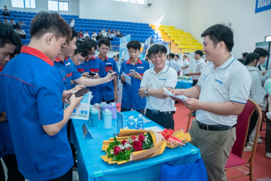 Vĩnh Long đưa tân kỹ sư và thanh niên qua Nhật Bản học và làm việc Vĩnh Long đưa tân kỹ sư và thanh niên qua Nhật Bản học và làm việc