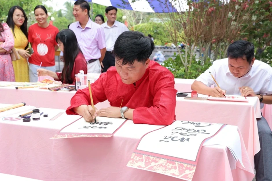 Vĩnh Long tổ chức lễ khai bút đầu xuân tại Khu tưởng niệm Thủ tướng Võ Văn Kiệt Vĩnh Long tổ chức lễ khai bút đầu xuân tại Khu tưởng niệm Thủ tướng Võ Văn Kiệt