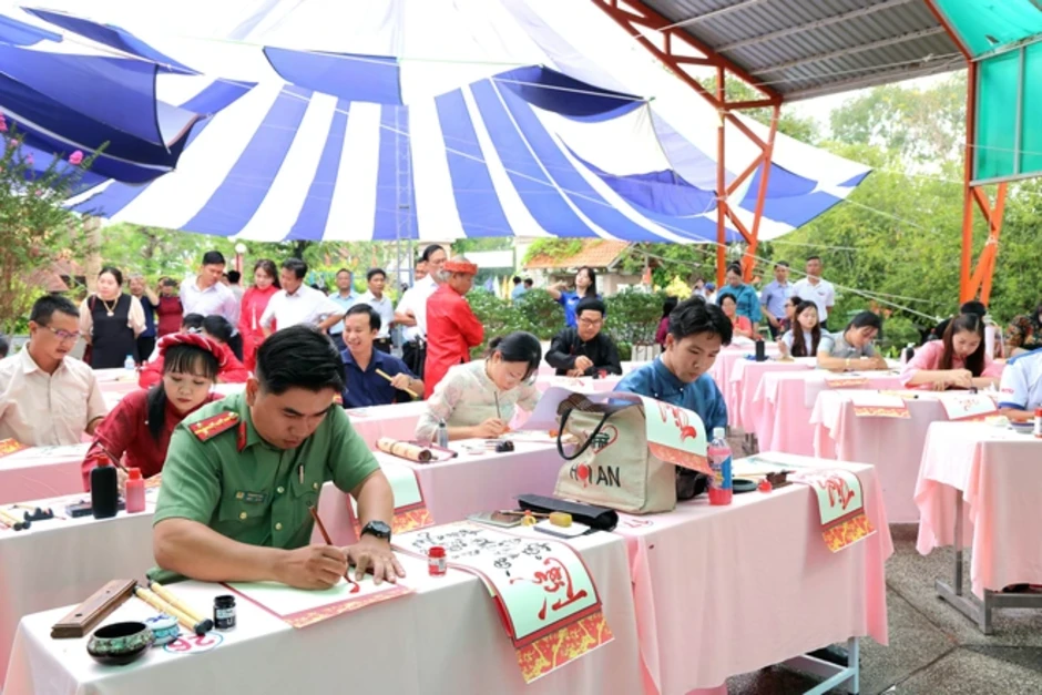 Vĩnh Long tổ chức lễ khai bút đầu xuân tại Khu tưởng niệm Thủ tướng Võ Văn Kiệt Vĩnh Long tổ chức lễ khai bút đầu xuân tại Khu tưởng niệm Thủ tướng Võ Văn Kiệt