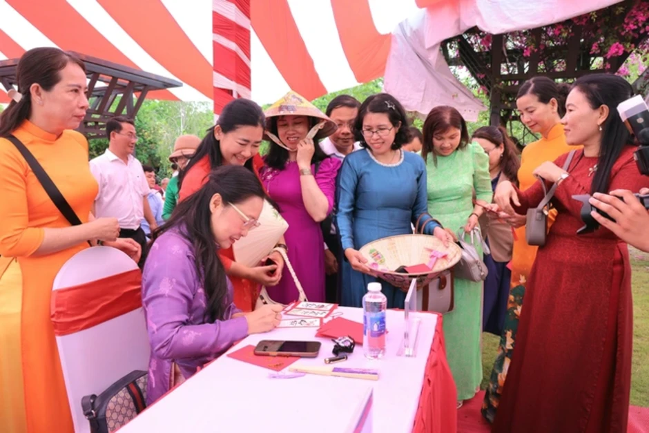 Vĩnh Long tổ chức lễ khai bút đầu xuân tại Khu tưởng niệm Thủ tướng Võ Văn Kiệt Vĩnh Long tổ chức lễ khai bút đầu xuân tại Khu tưởng niệm Thủ tướng Võ Văn Kiệt