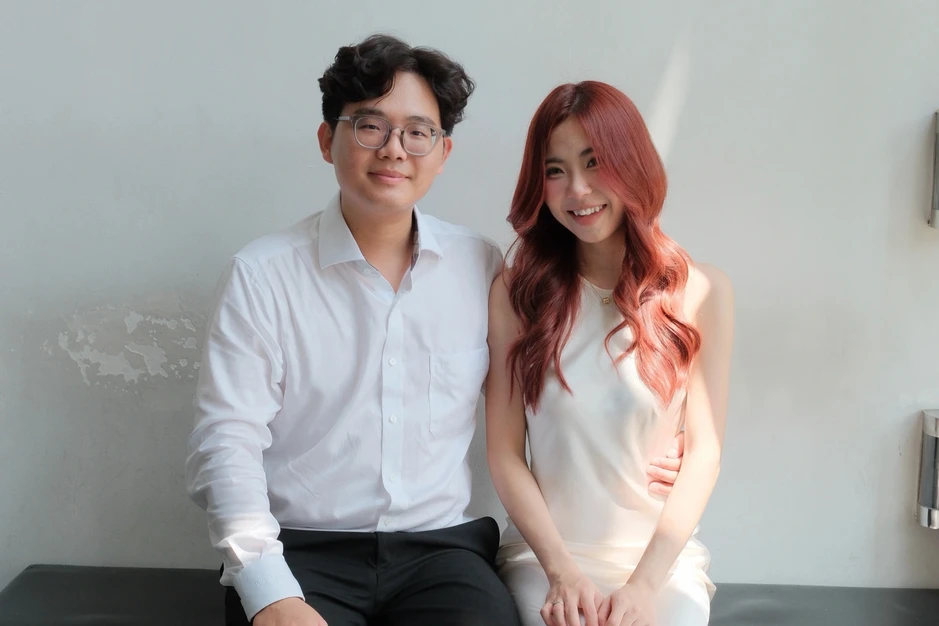 Vợ chồng 9X vừa làm sếp, vừa cùng tốt nghiệp thạc sĩ xuất sắc