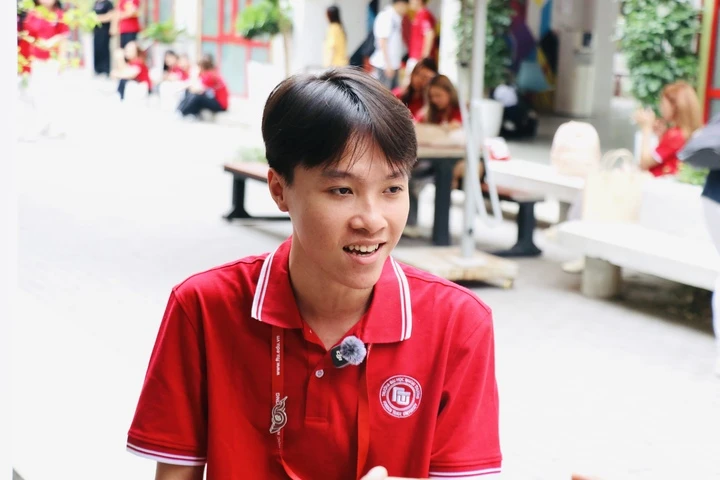 Với bàn chân khoèo và chiếc laptop cũ, 10X Quảng Trị đến Đại học Ngoại thương Với bàn chân khoèo và chiếc laptop cũ, 10X Quảng Trị đến Đại học Ngoại thương