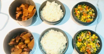 Vụ 300 tấn thịt heo bệnh: Phụ huynh mong con được mang cơm đi học
