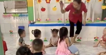 Vụ bảo mẫu ở TPHCM đánh, lấy dây thun bắn vào chân trẻ: Sở GD&ĐT lên tiếng